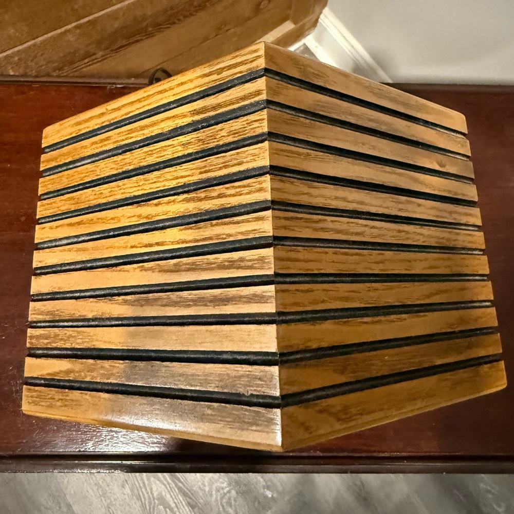 Vintage 1998 Wooden Log Cabin Style House Radio…Works! - Picture 7 of 9